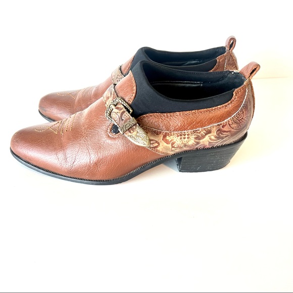 Vintage ACME Leather Short Ankle Western Buckle Booties—SZ. 7-7.5 - Picture 10 of 16